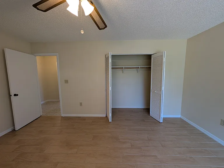 7705 Rockville Ct — Photo 20