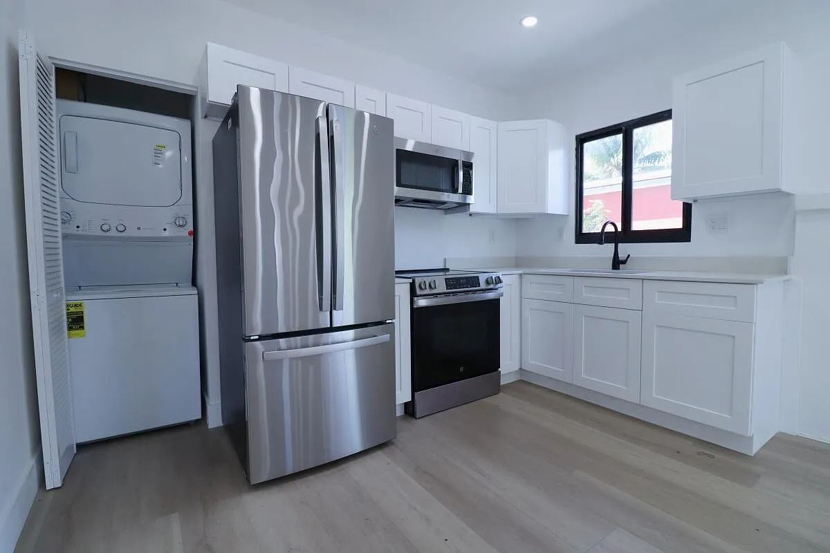 3 bed, 1.0 bath, 1366 sqft, $2,750 — Photo 4