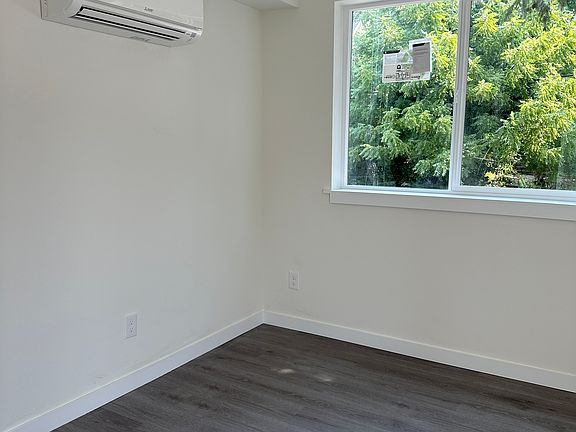 5th image of 5249 11th Ave NE #B