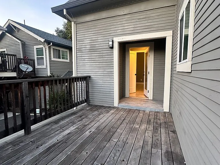 1131 Warren St & 1524 Willow - 1534 Willow #D — Photo 13