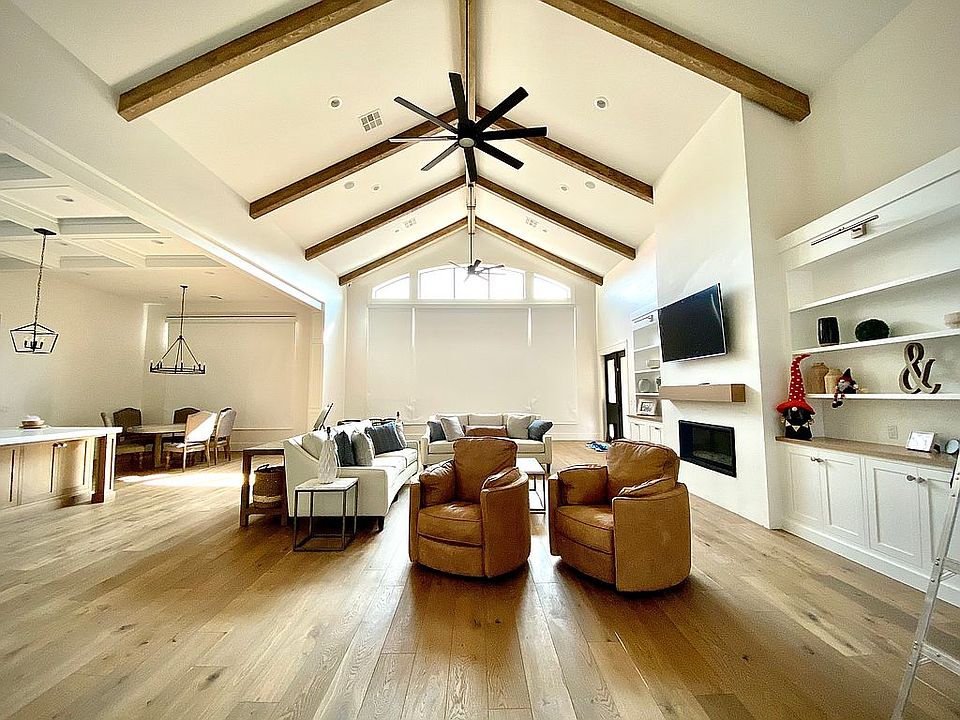 1st image of 1083 E Crooked Creek Dr