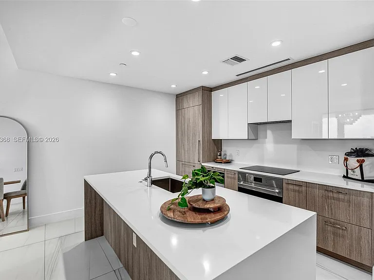 153 N Seabreeze Blvd #703 — Photo 11