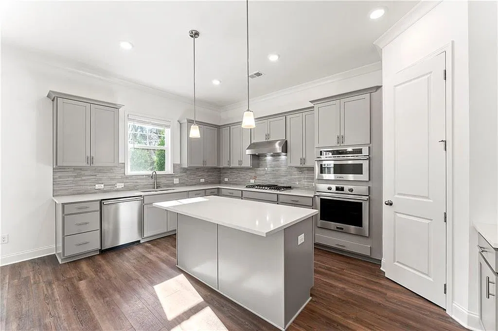 4 bed, 3.5 bath, $2,950 — Photo 4
