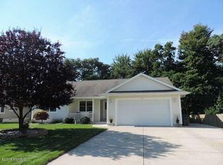 827 S Brookside Dr, Norton Shores, MI 49441