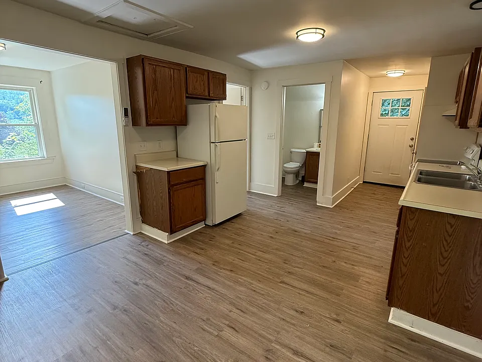 39 Livery Stable Rd #2