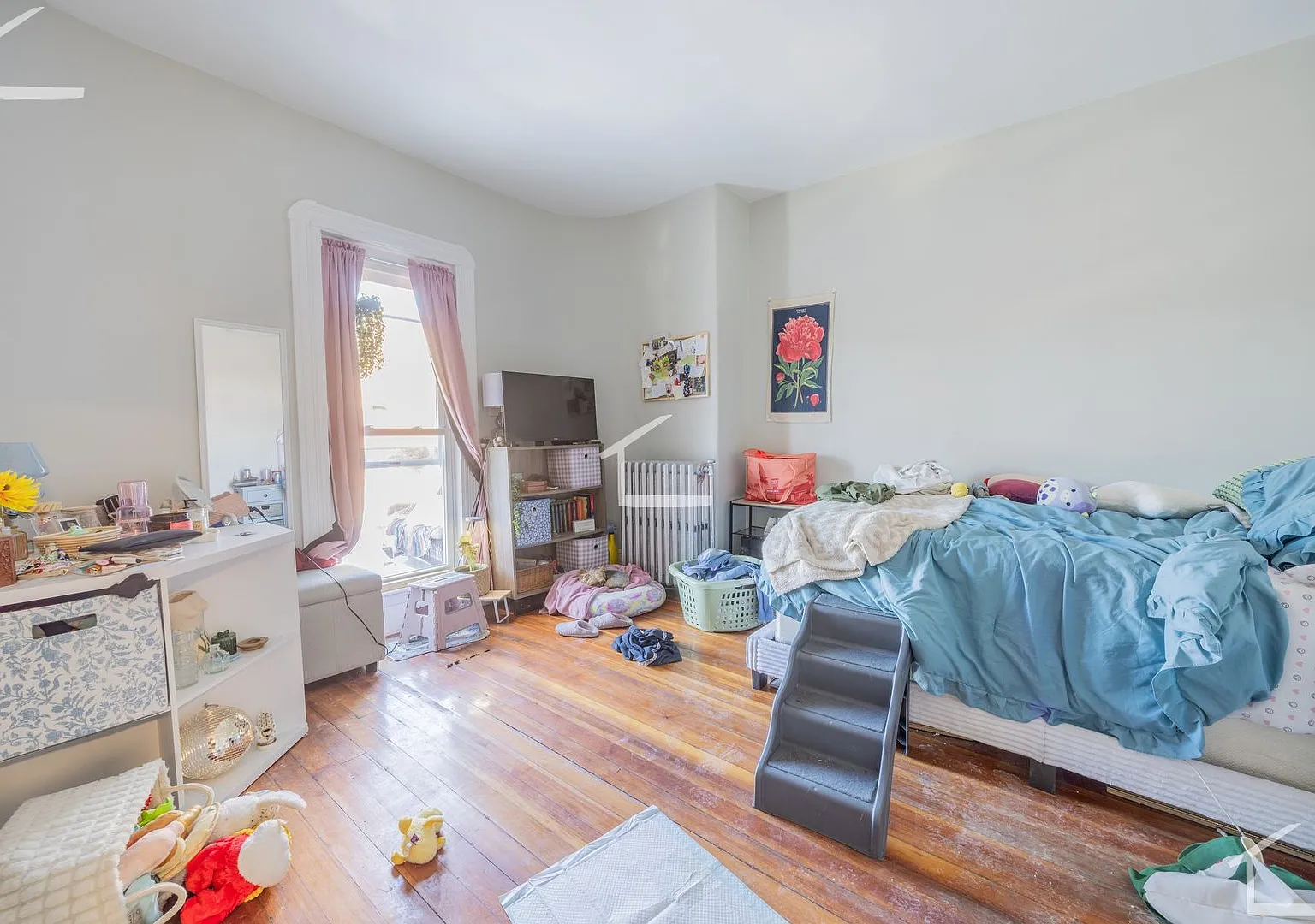 Spacious Apt w. Bonus office! Heat and Hot Water Included! Near T — Photo 3