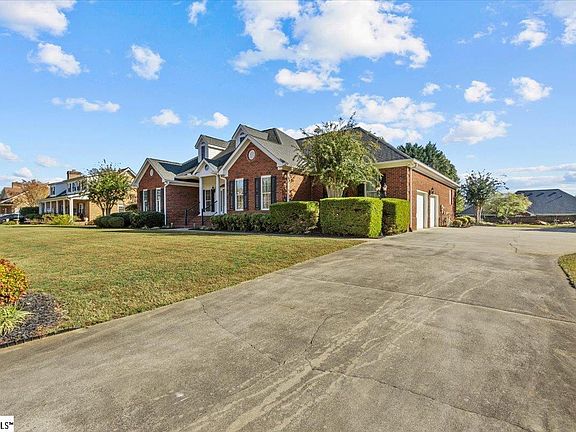 3rd image of 9 Darby Hill Ln