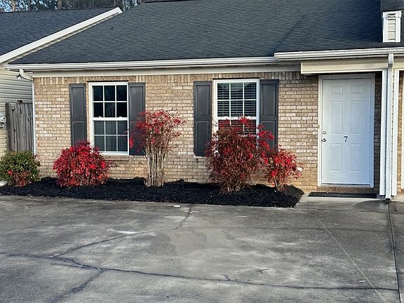 2nd image of 1025 Orchard Way