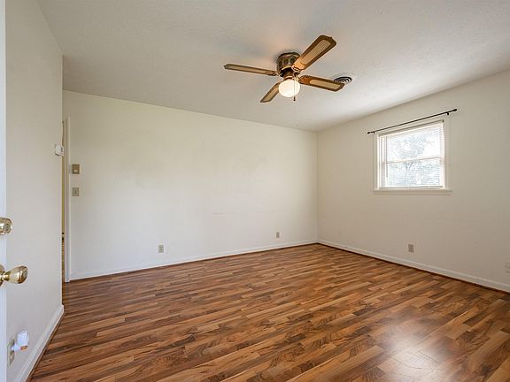 5th image of 5194 Colonial Dr