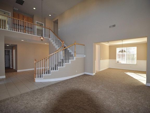 4th image of 195 S Vista Hermosa St