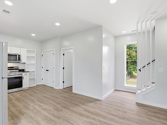 5th image of 52 Lily St