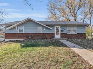 206 S Queen Ridge Dr, Independence, MO 64050