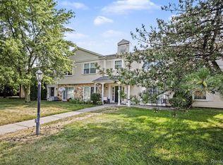 833 Bloomfield Village Blvd APT G, Auburn Hills, MI 48326