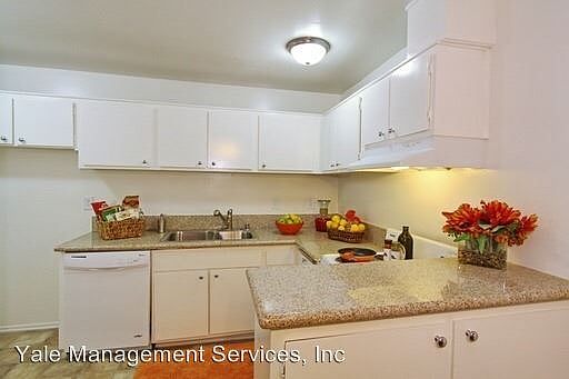 5th image of 18339 Collins St APT 10