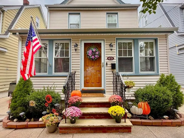 8832 241st St, Bellerose, NY 11426