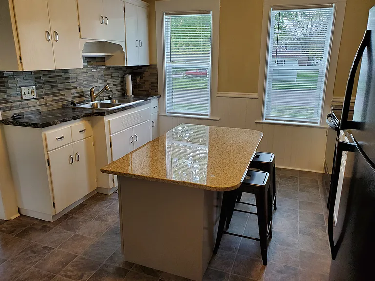 108 W 3rd St #1 — Photo 20