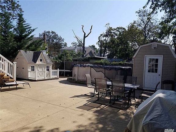 4th image of 326 Bayville Ave