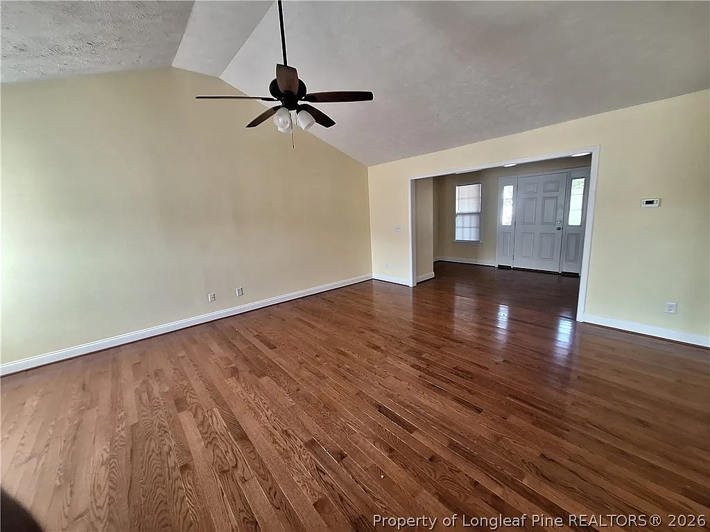 4 bed, 3.0 bath, 2408 sqft, $2,300 — Photo 4