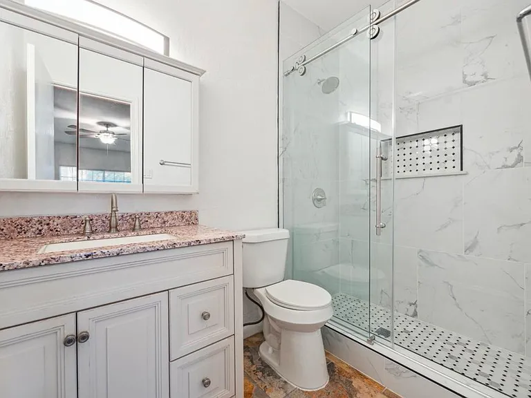 Regency Square Ct — Photo 8