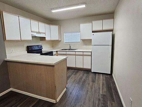 4th image of 1429 Anita St #1429
