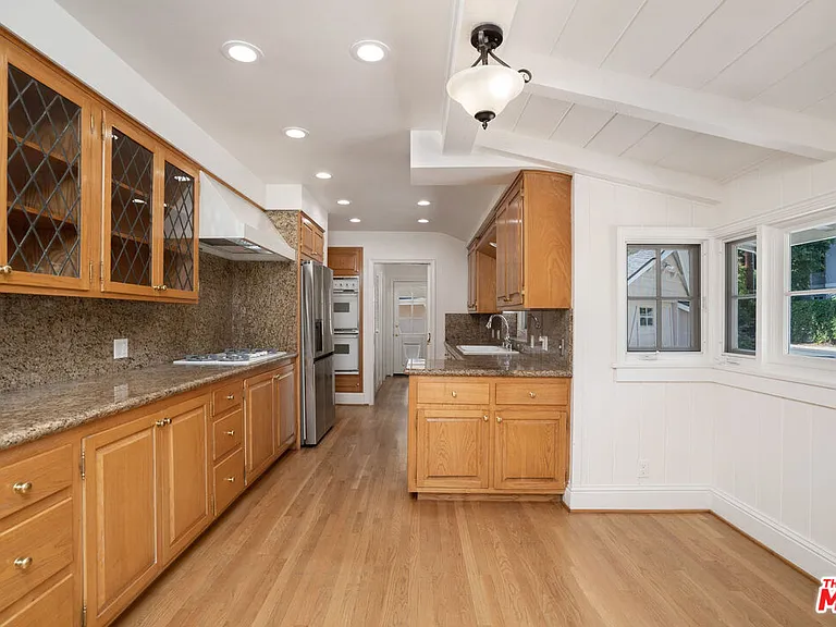 5360 Bothwell Rd — Photo 10