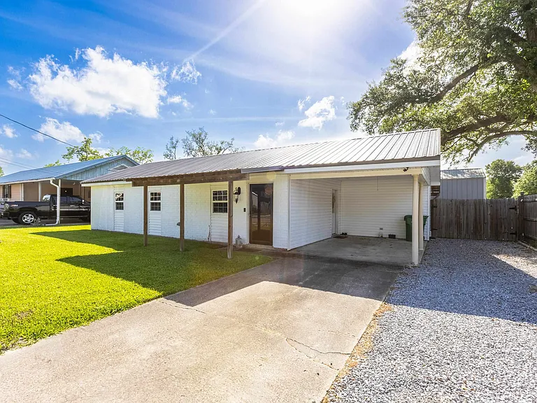 107 Half Oak Dr — Photo 3