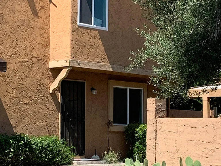 816 E Cochise Dr #B — Photo 1