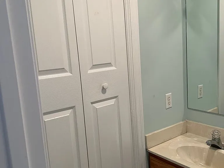 604 Phoenix Ct — Photo 16