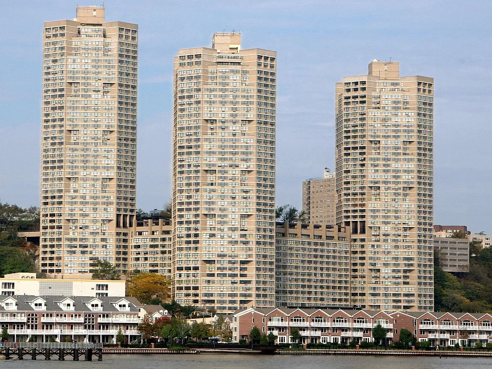 7000 Boulevard East #47E