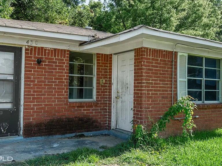 430 Fuller St — Photo 4