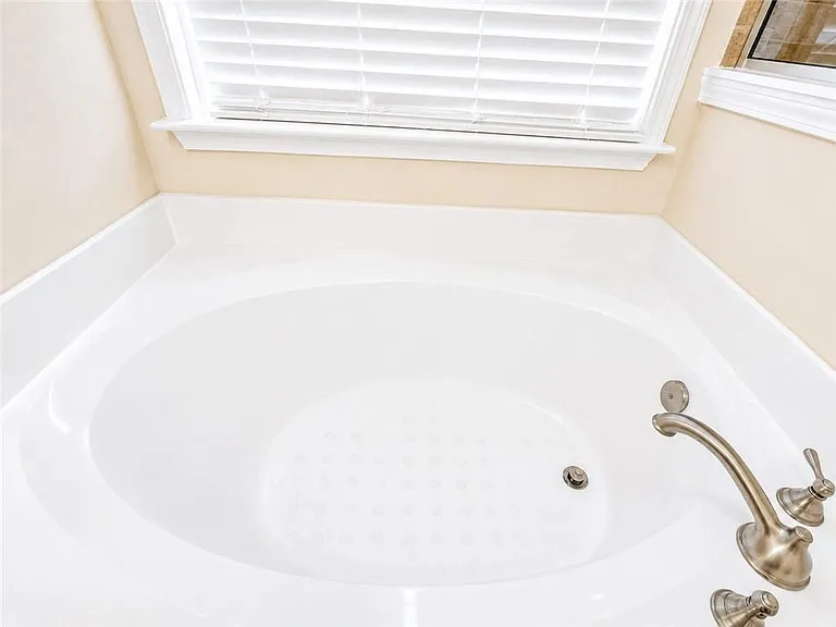 6065 Cameron Pointe — Photo 15