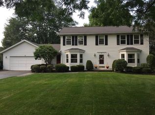 8 Hunters Pointe, Pittsford, NY 14534