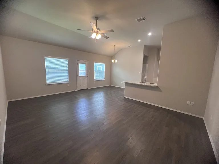 636-638 Heathers Way — Photo 5