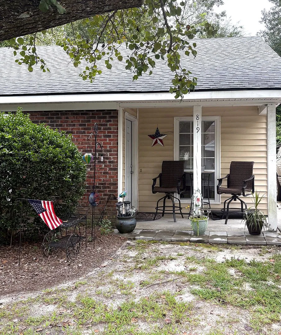 819 Varisty Drive — Photo 1