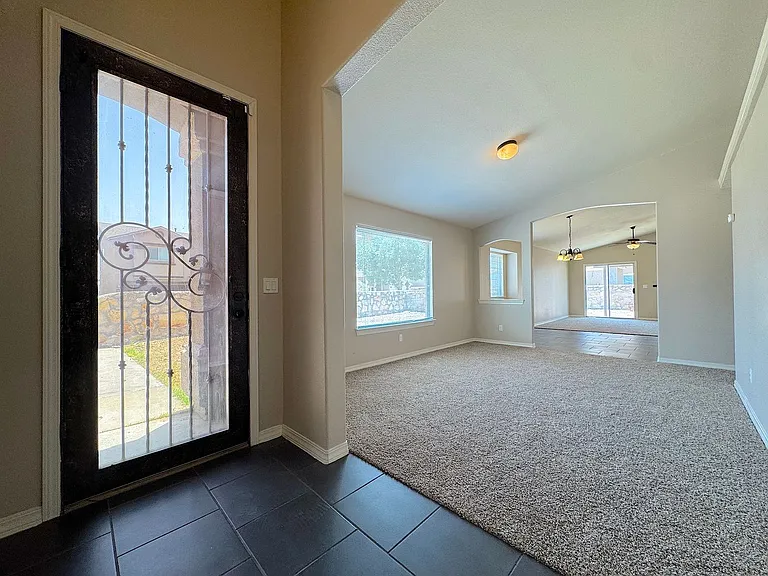 10925 Coyote Ranch Ln — Photo 2