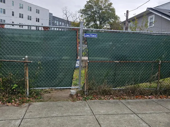 3010 Douglas St NE, Washington, DC 20018