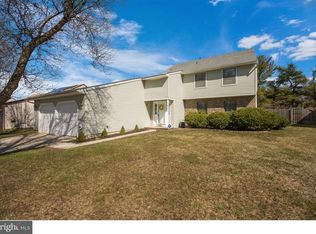 12 Meadowrue Dr, Mount Laurel, NJ 08054