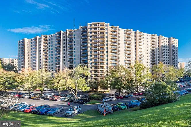 205 Yoakum Pkwy #1114