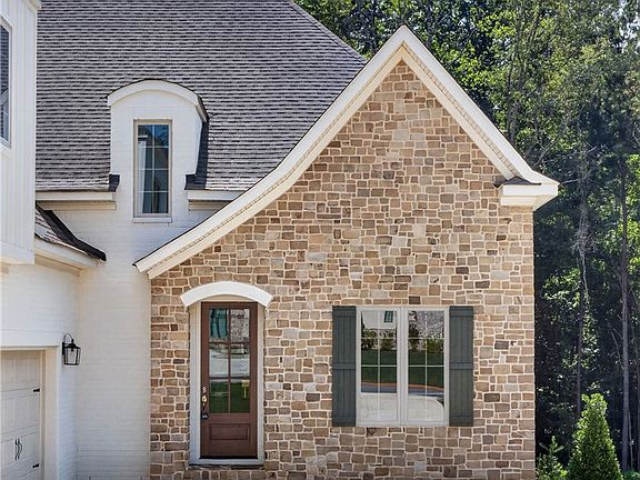 3rd image of 2049 Arrowhead Ave