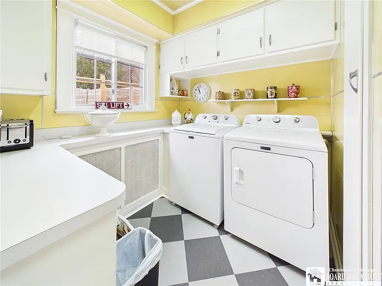 422 York St — Photo 12