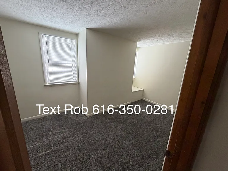 850 Houseman Ave NE #B — Photo 9