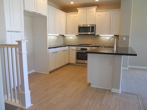 Beautiful Kitchen w/ Laminate Wood Floors