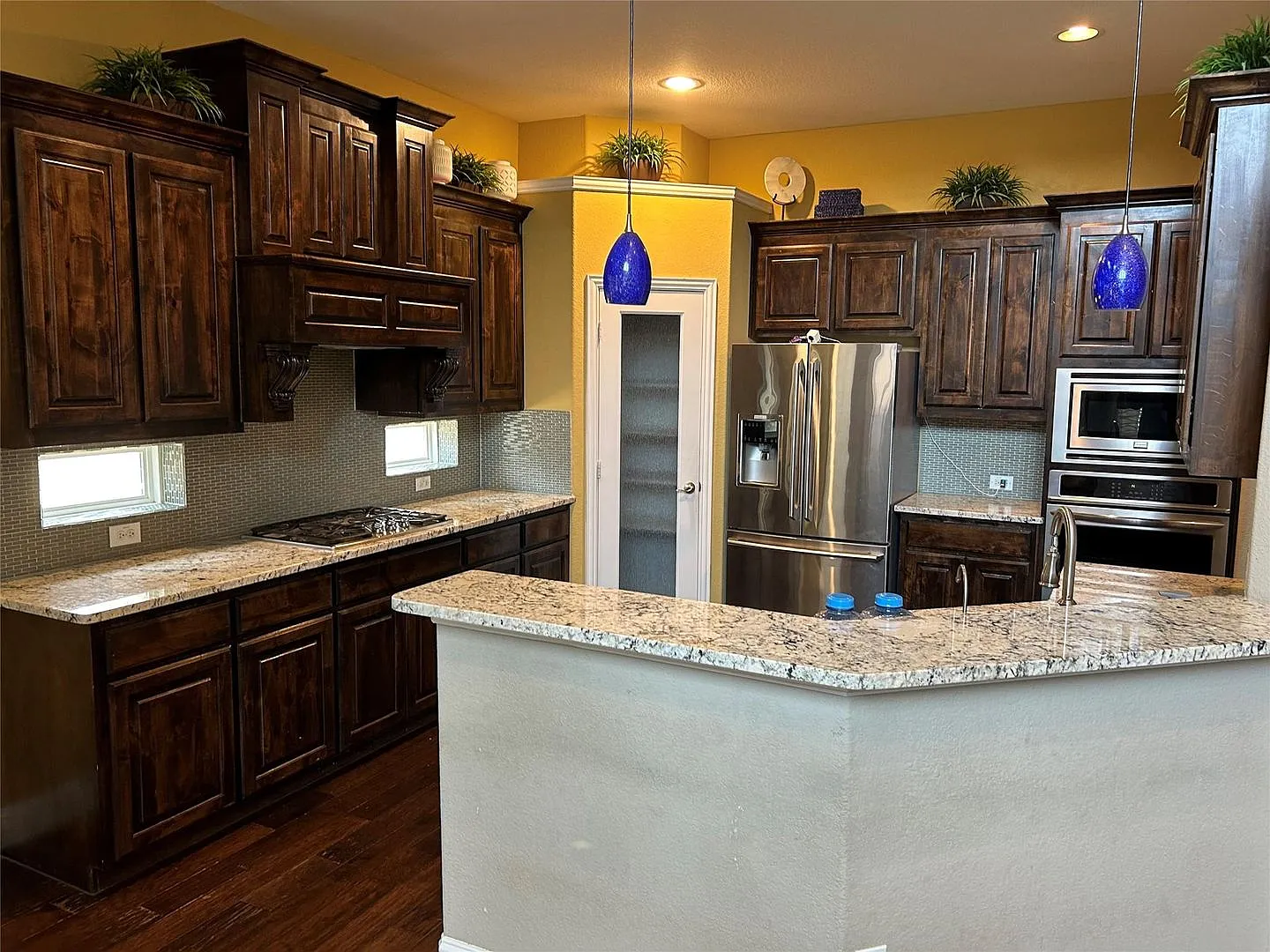 This well-maintained,4 Bedroom gorgeous former Model Home. — Photo 4