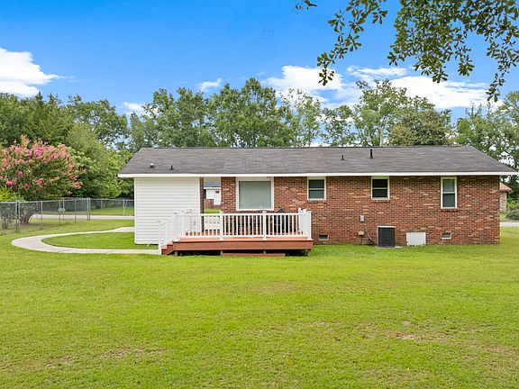 4th image of 325 Eastwood Cir