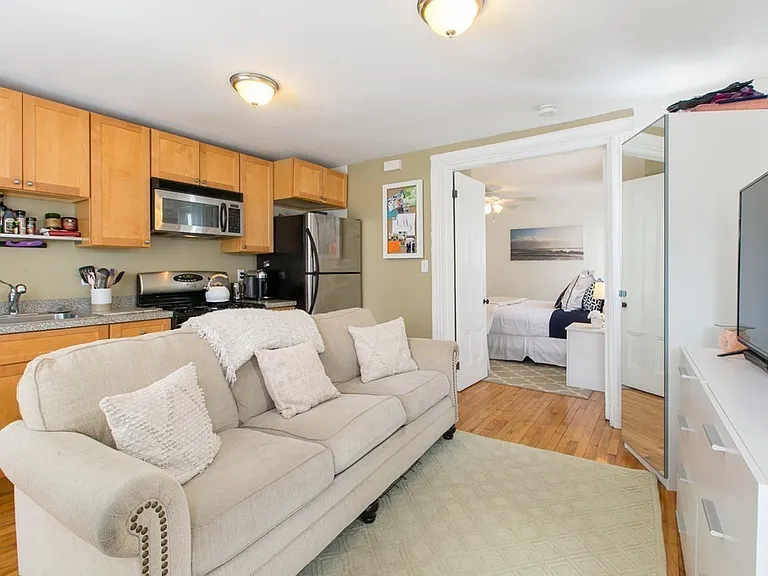 9 Auburn Ave #1 — Photo 2