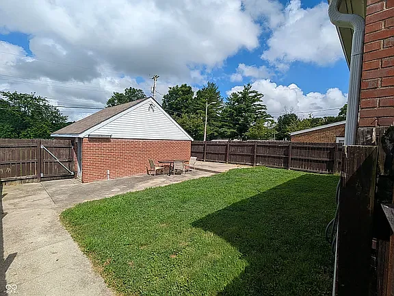 1630 Lawton Ave — Photo 3