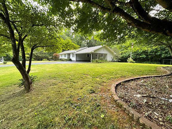 2nd image of 860 White Oak Dr