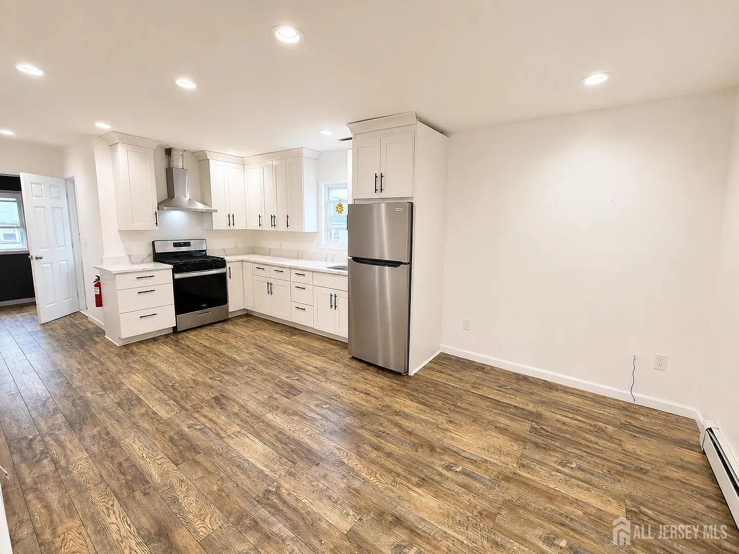 4 bed, 2.0 bath, $2,950 — Photo 4