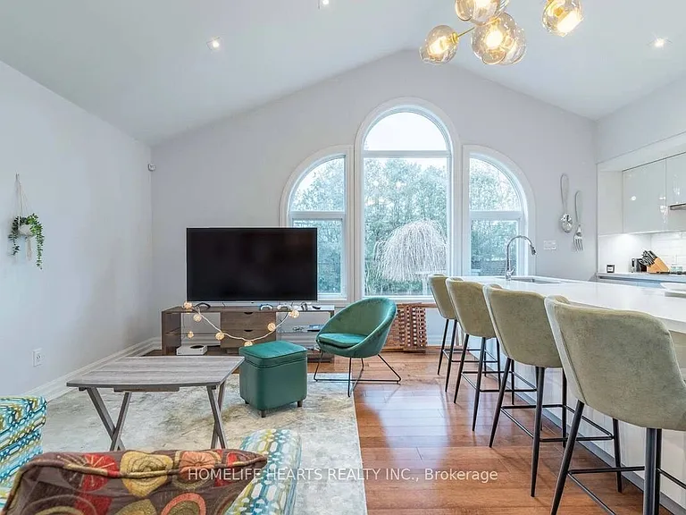 730 Drury Ln — Photo 7