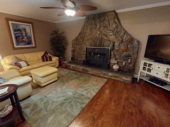 3rd image of 28 Spruceton St